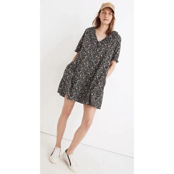 Madewell Ruffle Button-Front
Trapeze Dress in Folkmagic size XS - Picture 1 of 7